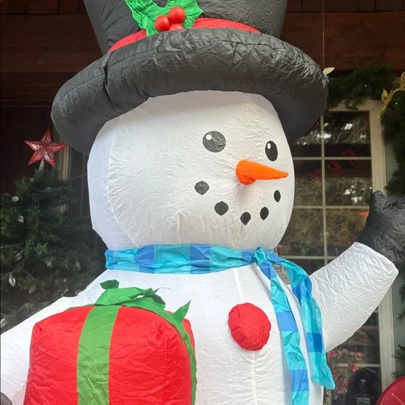 EUC Snowman Inflatable Lit - Picture 4 of 9
